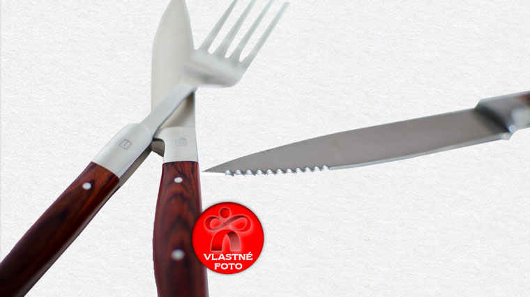 Detail na logo Vanilla Season + ostrie noža